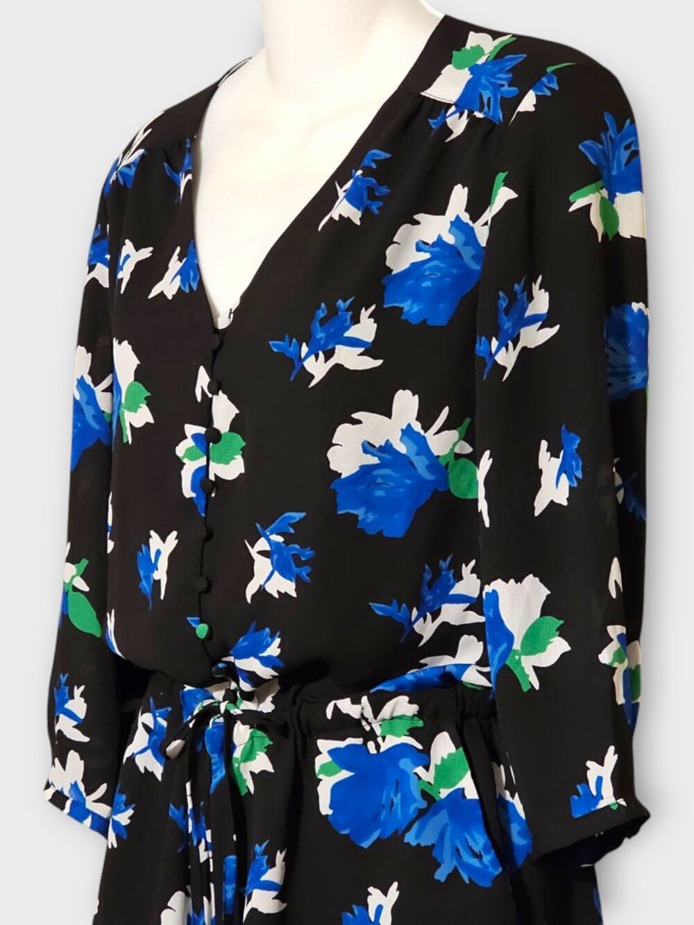 Lila Rose Floral Romper Women’s Size 4 Black Blue White Button Front - Picture 8 of 13